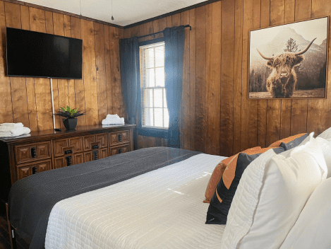 Crosby Hideaway Queen Bedroom